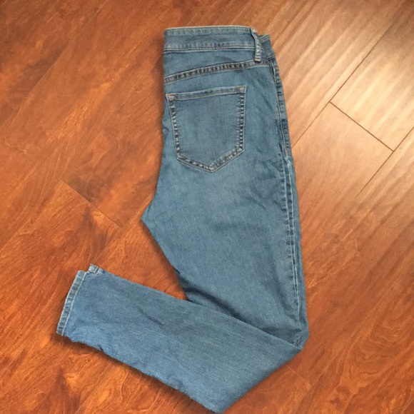 Mid-Rise Skinny Jean - Picture 2 of 4